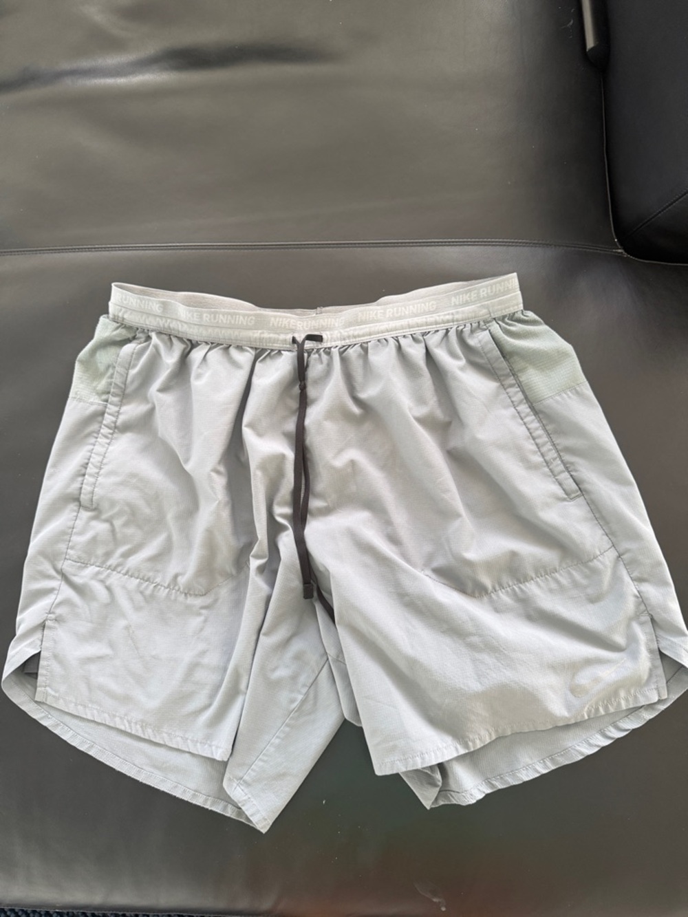 Nike Men’s Light Gray 2 in 1 lined Athletic Running Shorts